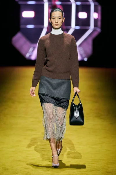 Look 4
